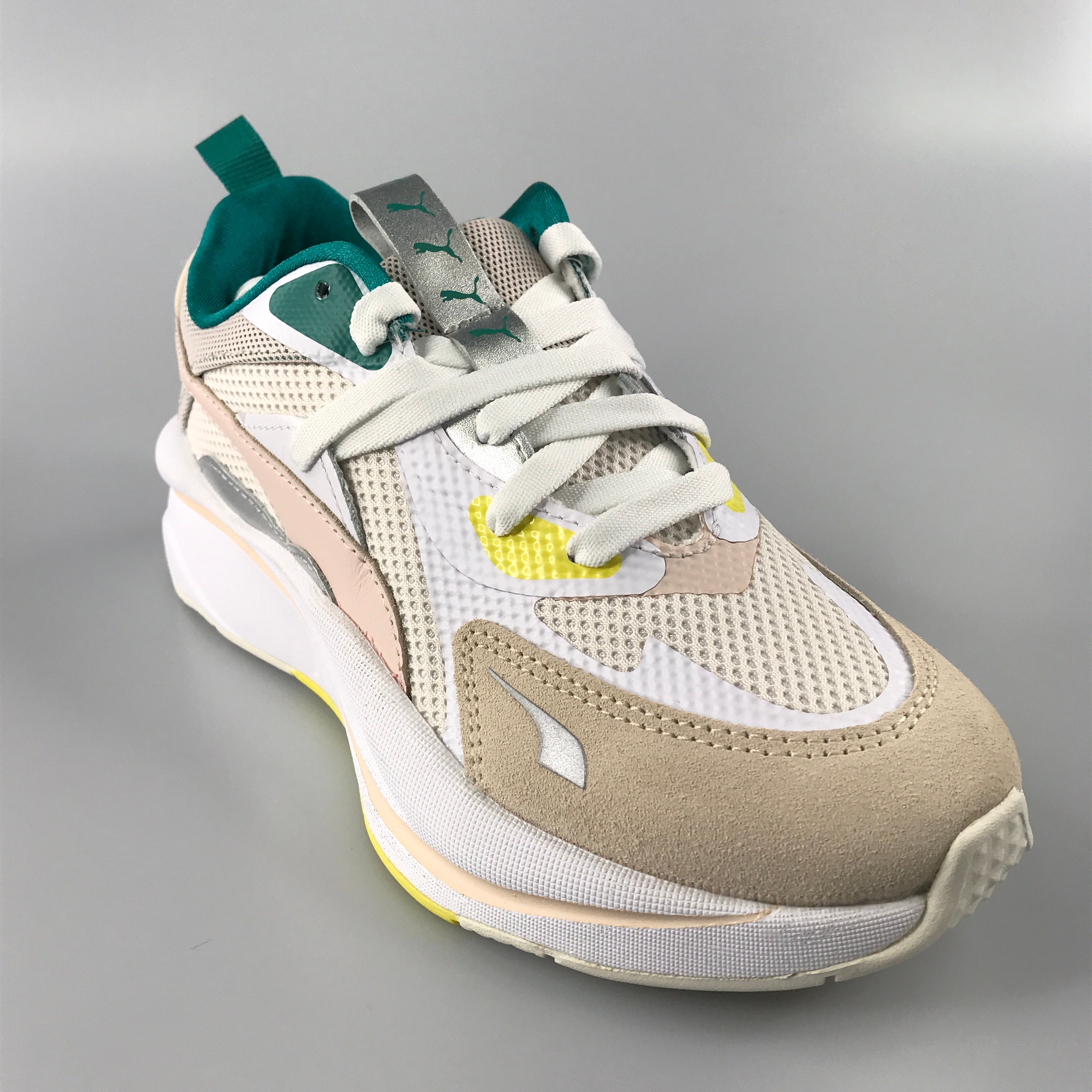 Puma RS-Curve OQ Wn’s in eggnog-cold pink-parasailing