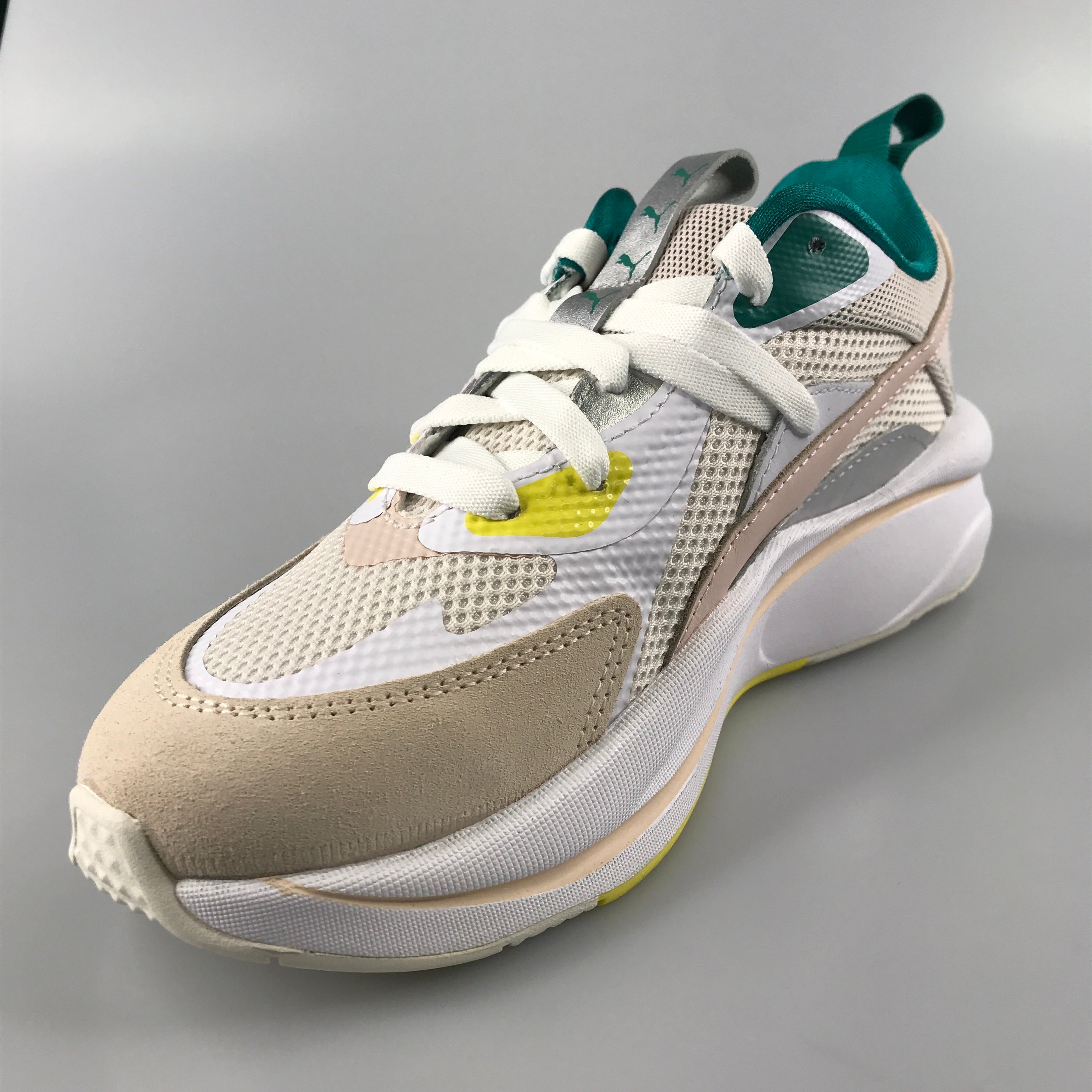 Puma RS-Curve OQ Wn’s in eggnog-cold pink-parasailing